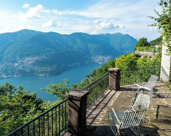 Villa Jolanda, a Garamonds Property - Brunate - Balkon