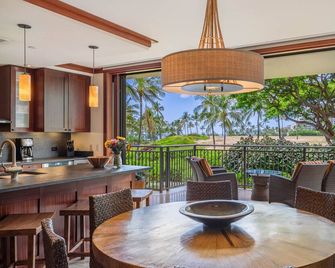 Nalu Collection 2/2 Oceanfront Living~Luxurious Amenities - Kapolei - Dining room