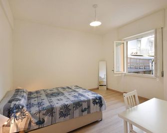 Amazing apartment in Rapallo with kitchen - Rapallo - Bedroom