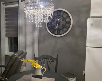 Mjd Place & Executive Suites - West Nipissing - Їдальня
