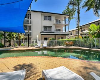 Cairns Reef Apartments & Motel - Cairns - Piscina