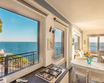 Sky & Sea Apartment by Wonderful Italy - Ospedaletti - Balkon