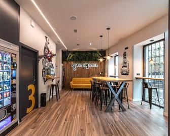 Petit Hostel La Latina - Madrid - Recepción