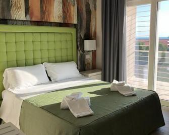 Hotel Boutique Carolina - Marina di Castagneto - Bedroom