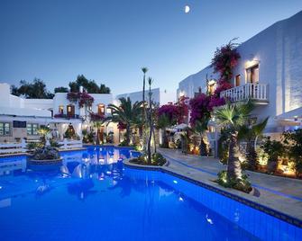 Polikandia Hotel - Folegandros - Pool