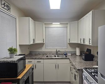 Timber Ridge Cabin - Sumas - Kitchen