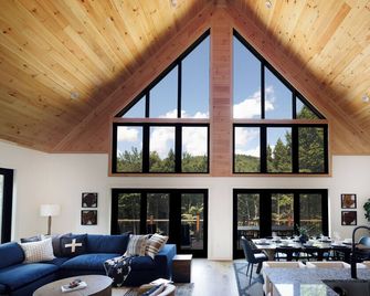 Sleeps 16 Maine Mountain Retreat - Hot Tub, Game Room, Trails - Newry - Sala de estar