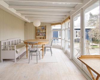 6 Person Holiday Home in Vejby - Vejby - Comedor