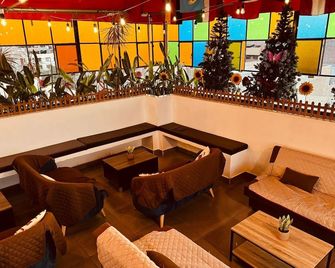 إيكا أدفينشرز 2 - هوستل - إيكا - مطعم