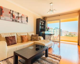 Flh Funchal Green Park Apartment With Pool - Funchal - Living room