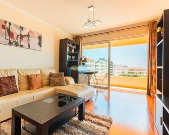 Flh Funchal Green Park Apartment With Po - Funchal - Sala de estar