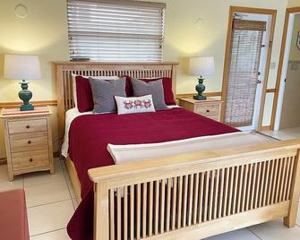 Cozy Studio, walking distance to historic downtown Punta Gorda & waterfront - Punta Gorda - Bedroom