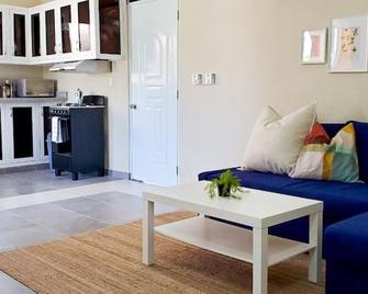 Modern & Homey Condo-Close to Centre+Fee parking - Jarabacoa - Living room