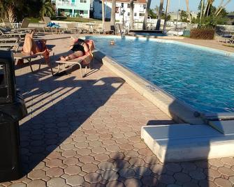 Safe, family area close to amenities restaurants, grocerystore etc - New Port Richey - Pool