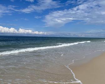 Little Ray on Sunshine. Hamptons style beachhouse - Woorim - Strand