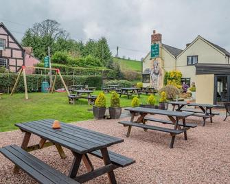 The Farmers Boy Inn Guest House - Longhope - Patio