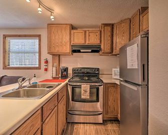 Angel Fire Mountainside Condo Less Than half Mi to Slopes - Angel Fire - Kitchen