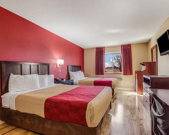 Econo Lodge - Shelbyville - Bedroom