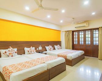 Hotel Campal - Panaji - Bedroom