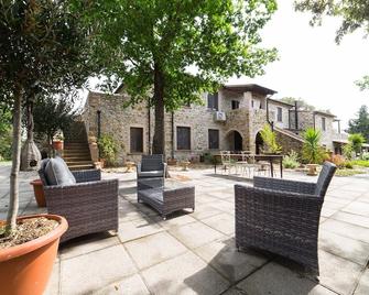 Agriturismo e Glamping Serraiola Alta - Monterotondo Marittimo - Patio
