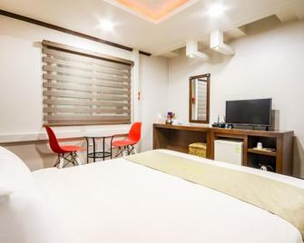 Opera Motel - Yeosu - Habitación