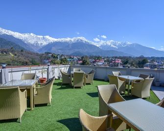 The Bliss Palampur - Pālampur - Balcony