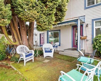 Icart Room At Bnb Hostel - Yelm - Patio