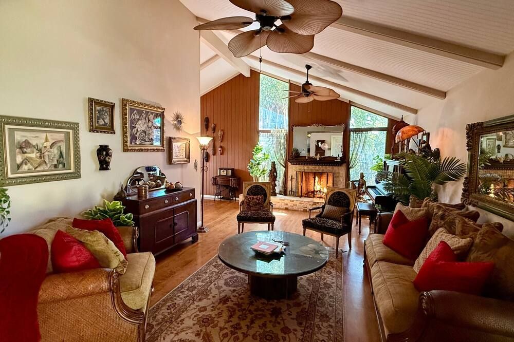 Luxurious Tropical Retreat w/ Pool and Hot Tub - سان دييغو - غرفة معيشة