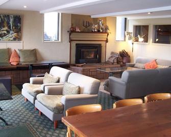 Guthega Inn - Perisher Valley - Living room