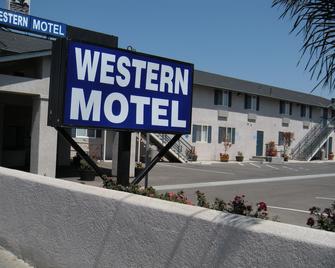 Western Motel - Salinas - Building