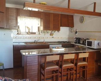 Between The Sea And The Mountains - A dos Cunhados - Cocina