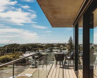 The Coomber - Apartments & Studios - New Plymouth - Balcony