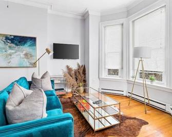 Historic Somerville Cambridge 1 Bed, Inman Square - Somerville - Living room