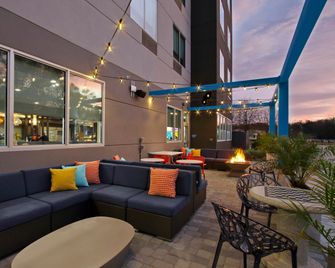 Tru by Hilton Mobile I-65 Government Blvd - Mobile - Patio