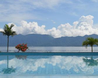Hotel Maninjau Indah - Bukittinggi - Piscina