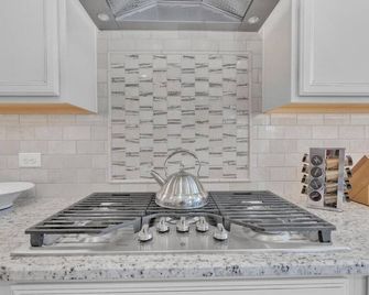 Design Dream / Upscale / Garage / View / 4 Br 3 Ba - Sahuarita - Kitchen