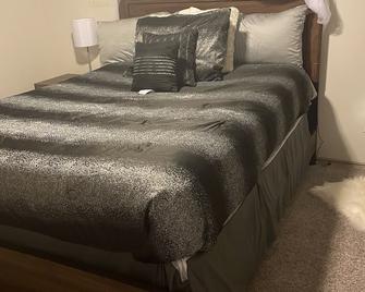Chic Vibe Any Day Of The Week! - Doraville