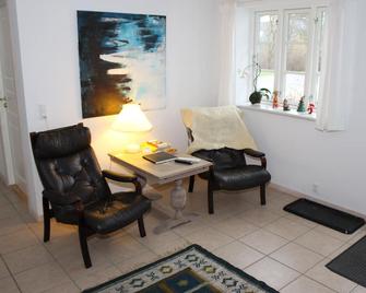 Holmehuset Bed & Breakfast - Kalundborg - Living room