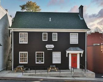 Downtown Main Street One-Bedroom Suite w/ Hi-Speed Wifi - Shelbyville