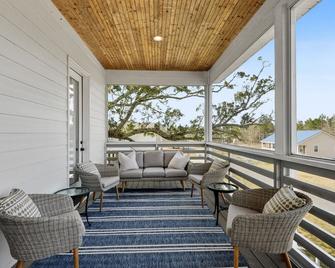 Heated Pool, Steps to Beach, Stylish Interior, Amenities Galore! - Waveland - Balcony