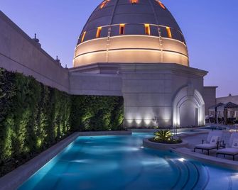 Al Habtoor Palace, Preferred Hotels & Resorts - דובאי - בריכה