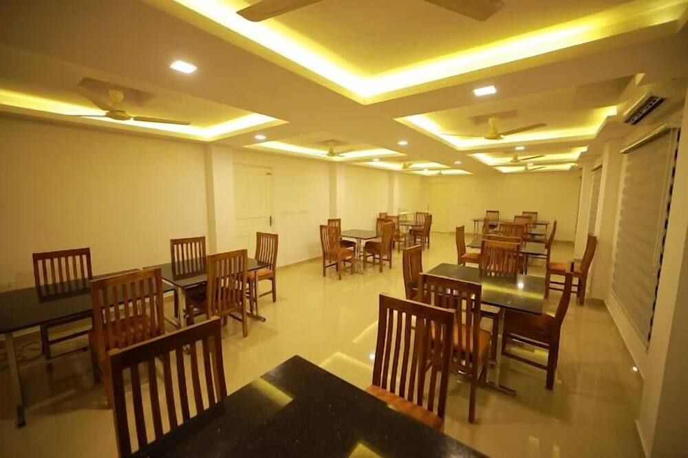 Airport Avenue Plaza - Nedumbassery - Restaurant