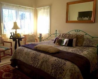A Cayuga Lakefront Inn - Hotel Alt, Ithaca New York - Lansing - Bedroom