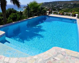 A Cozy Chalet With Great Sea Views, Free Wifi - Tarifa - Piscine