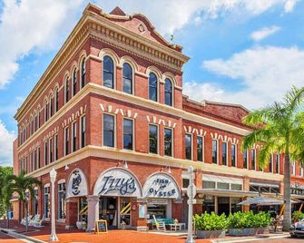 Luxe Stay Water & City View in Downtown Ft Myers - Fort Myers - Gebäude