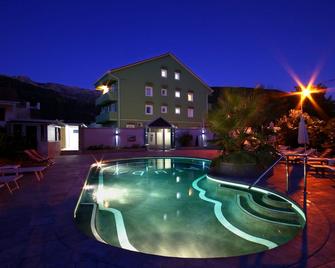 Hotel Aruba - Budva - Pool