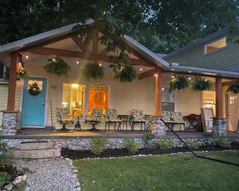 Lake George 2br Hickory Hideaway - Fremont - Patio