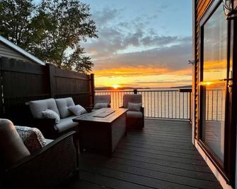 Huge Camp with Private Beach Sunset Views and Beach Toys - Colchester - Balcony