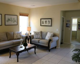 Quiet And Minutes To LV Strip Long Term Booking Only 30 Days Min - Enterprise - Sala de estar