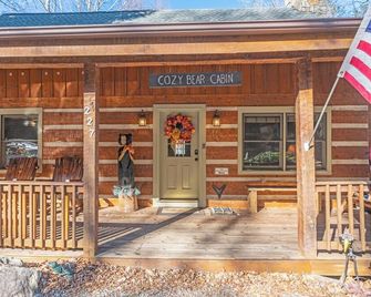 Cozy Bear Cabin- Mtn Cabin, Hot Tub, Gas Grill, Foosball, Ping Pong/Air Hockey - Seven Devils - Building